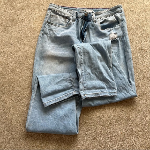 Cello Jeans with faded style.  Easy to roll up the bottoms for extra style - Picture 3 of 16